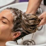 Hair Spa Treatment at Home: బ్యూటీ పార్లర్‌కి వెళ్లాల్సిన అవసరం లేదు.. ఇంట్లో హెయిర్ స్పా ఇలా ట్రై చేయండి..